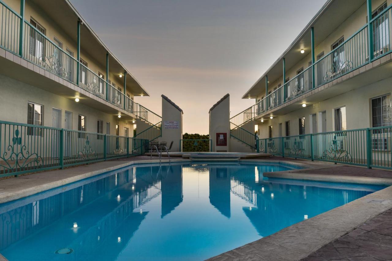 Hotel Trebol Inn Nuevo Casas Grandes Exterior foto